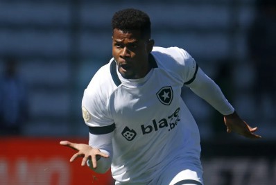 Botafogo abre negociações para retorno do atacante Júnior Santos