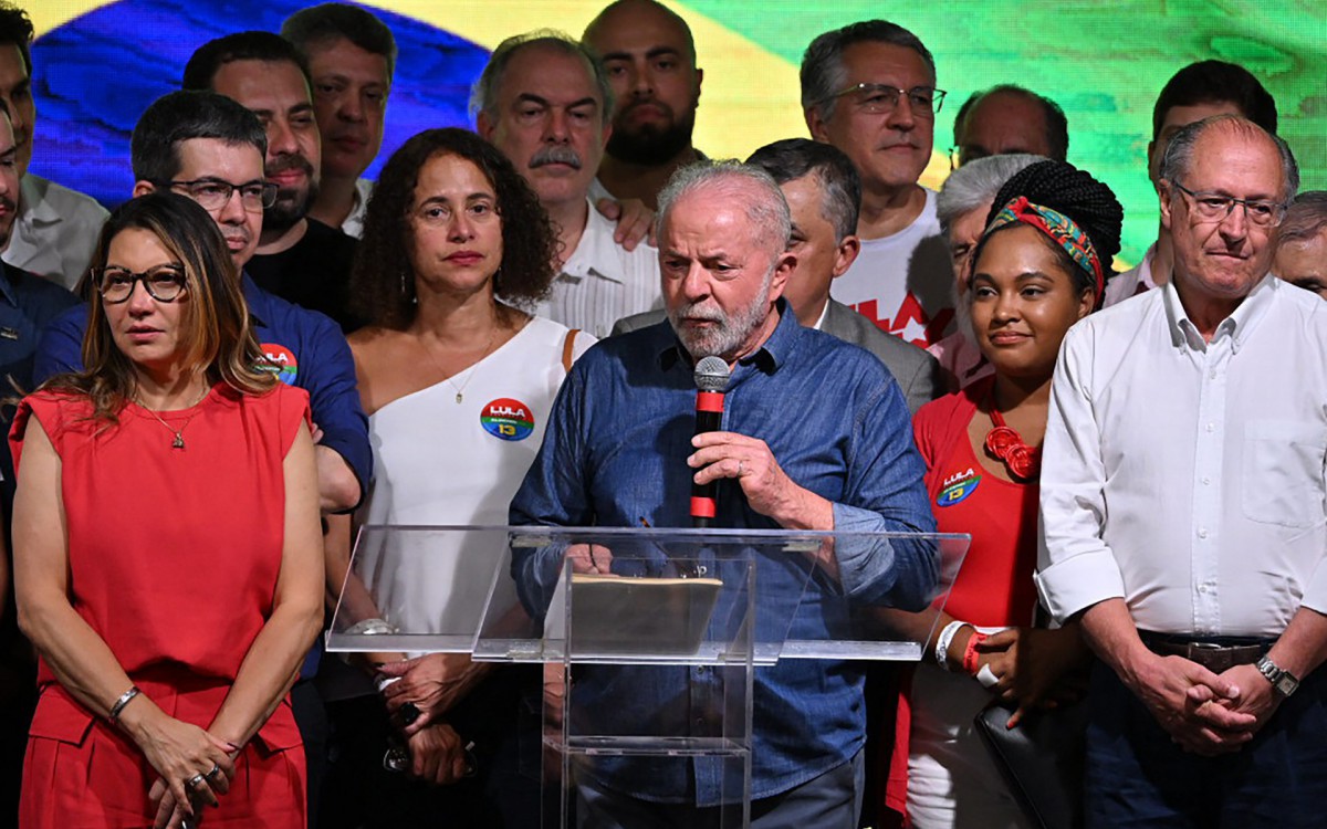 Elected president for the leftist Workers Party (PT) Luiz Inacio Lula da Silva speaks after winning the presidential run-off election, in Sao Paulo, Brazil, on October 30, 2022. Brazil's veteran leftist Luiz Inacio Lula da Silva was elected president Sunday by a hair's breadth, beating his far-right rival in a down-to-the-wire poll that split the country in two, election officials said.
NELSON ALMEIDA / AFP