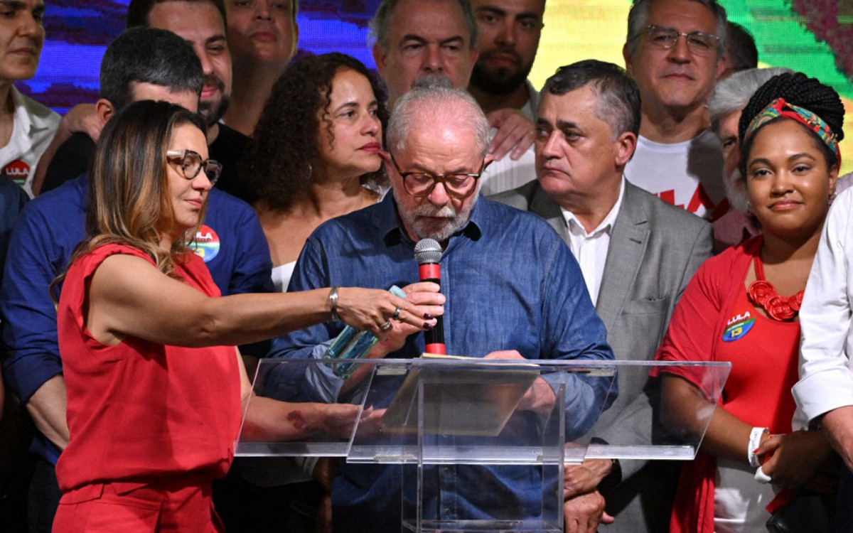 Elected president for the leftist Workers Party (PT) Luiz Inacio Lula da Silva speaks after winning the presidential run-off election, in Sao Paulo, Brazil, on October 30, 2022. Brazil's veteran leftist Luiz Inacio Lula da Silva was elected president Sunday by a hair's breadth, beating his far-right rival in a down-to-the-wire poll that split the country in two, election officials said.
NELSON ALMEIDA / AFP -  NELSON ALMEIDA / AFP