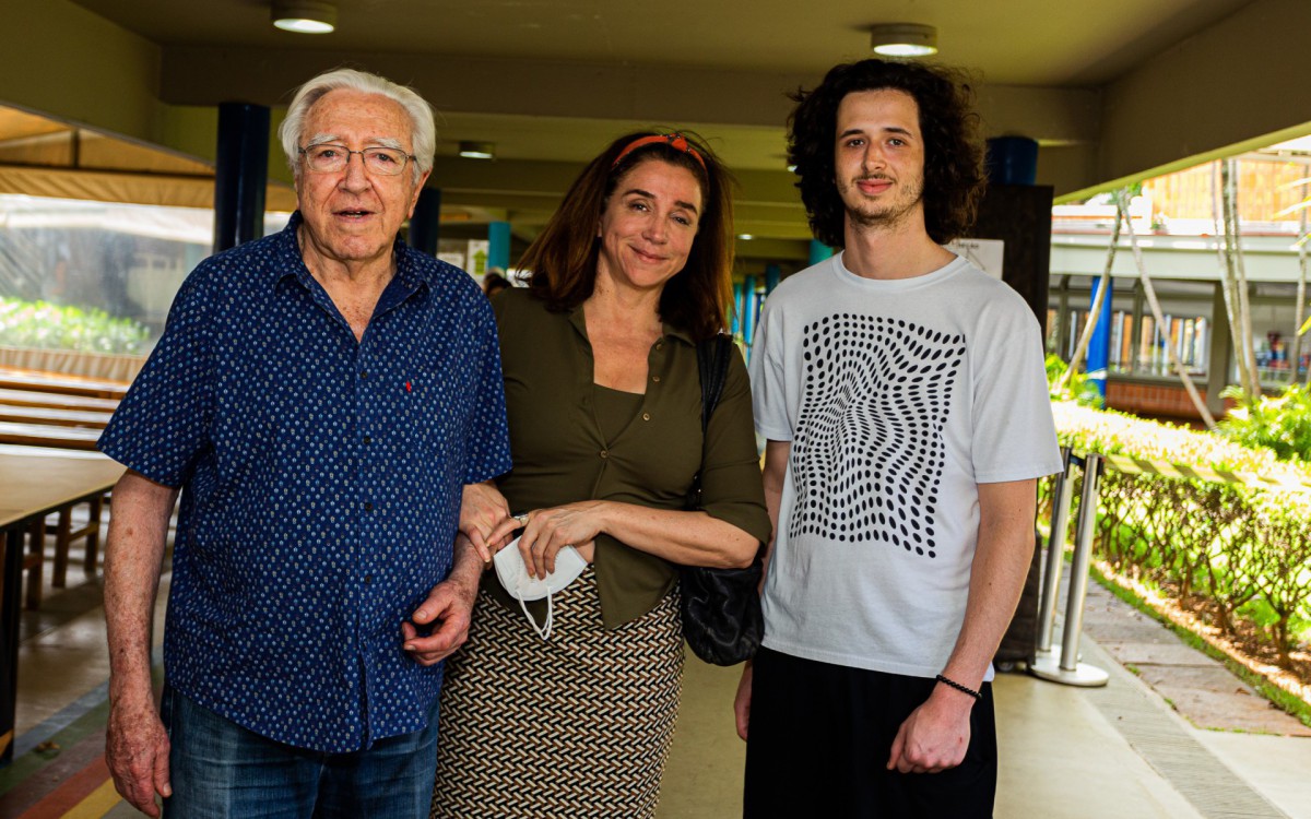 Marisa Orth com o pai e o filho