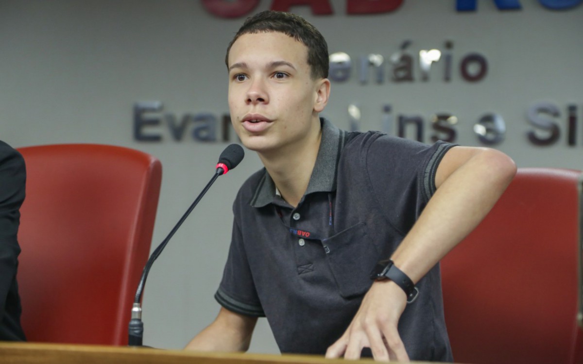 O jovem Pedro Henrique Moreira, de 17 anos, do Escrit&oacute;rio Compartilhado, da Seccional RJ, destacou a import&acirc;ncia da educa&ccedil;&atilde;o superior para o futuro do pa&iacute;s