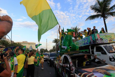 Apoiadores de Bolsonaro alegam fraude e pedem intervenção militar após resultado das eleições