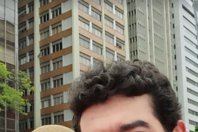 Paola Carosella posa com novo namorado em ato pró-Lula: 'Juntos do lado certo'