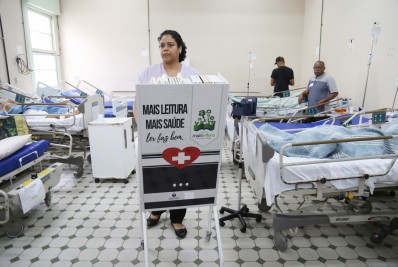 Biblioteca-móvel leva cultura e acolhimento a pacientes do Hospital Melchiades Calazans, em Nilópolis