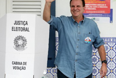  'Temos que olhar para o futuro e saber o que é melhor', diz Paes após votar