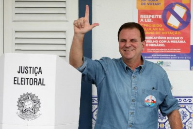 'Não tenho dúvida nenhuma que Lula é a melhor alternativa', diz Paes após votar