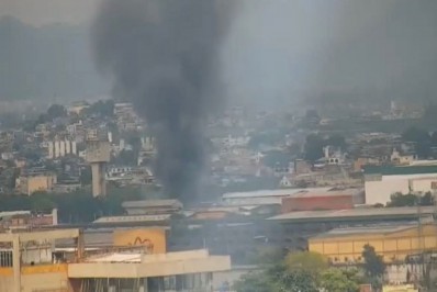 Incêndio atinge galpão do Ceasa na Zona Norte