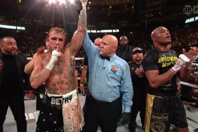 Jake Paul vence a lenda Anderson Silva e mantém invencibilidade no Boxe