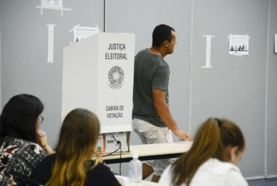 Após nove horas, horário de votação termina em todo o país