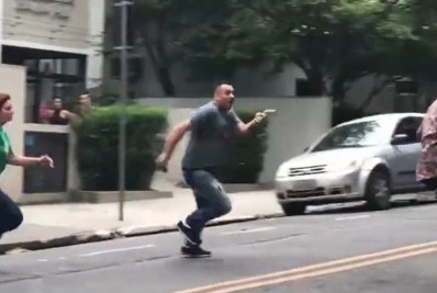 Jornalista perseguido por Zambelli de arma em punho é condenado por difamação