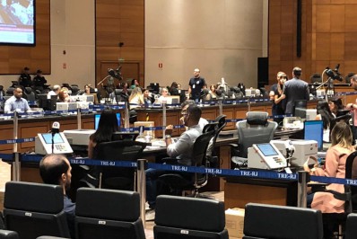 Presidente do TRE-RJ diz que problema de filas foi solucionado para o segundo turno