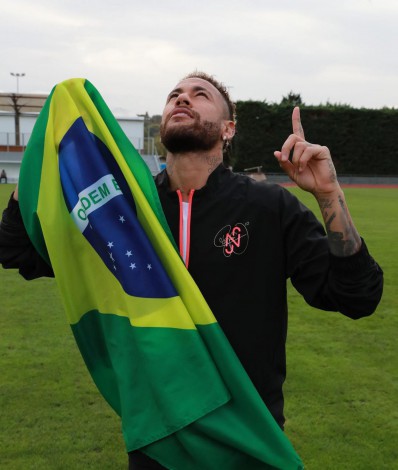 Apoiador de Bolsonaro, Neymar posa com a bandeira do Brasil: 'Que seja  feita a Tua vontade' | Eleições | O Dia