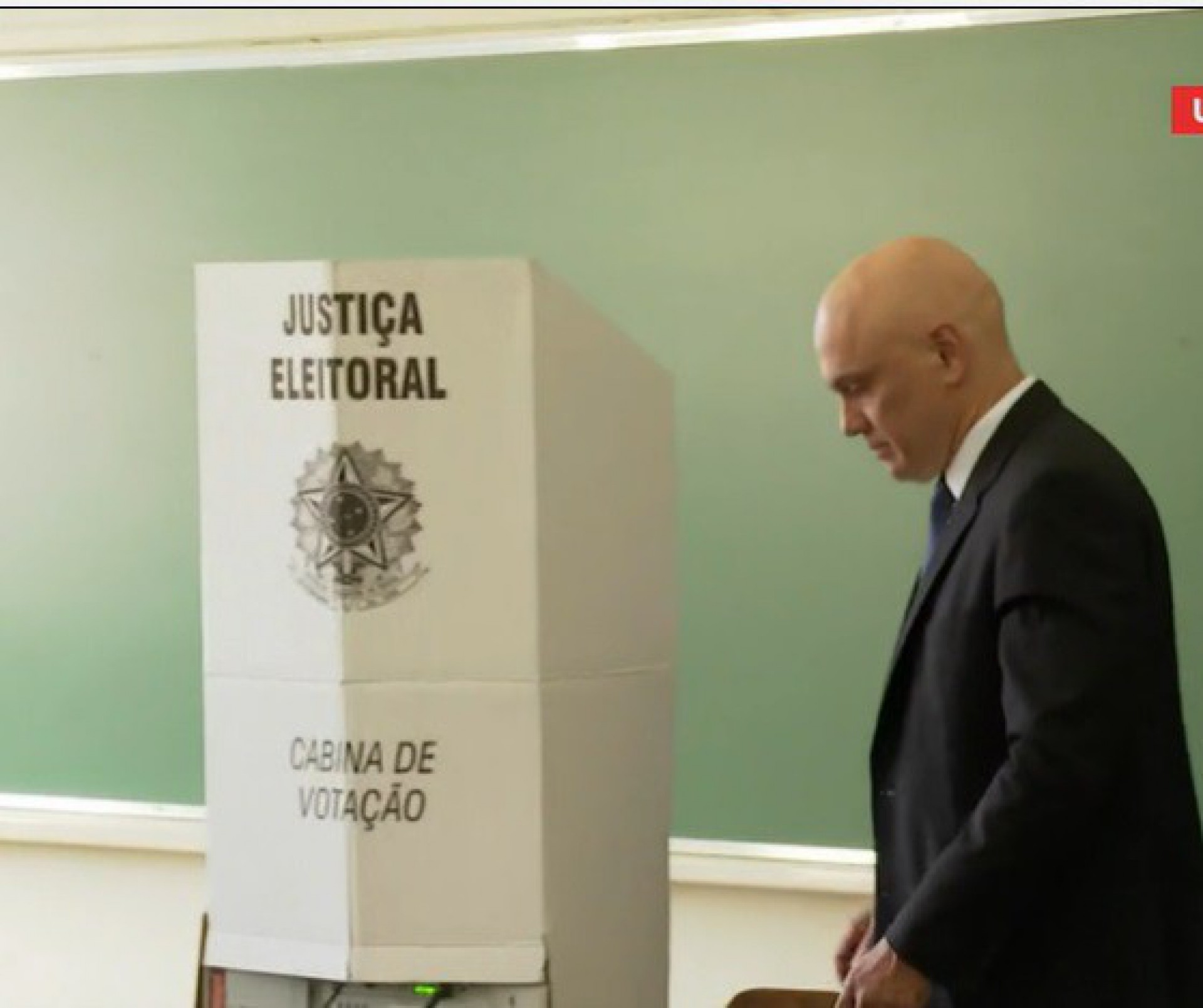 Ministro Alexandre de Moraes vota na Zona Oeste de São Paulo neste domingo - Reprodução de vídeo / Globonews