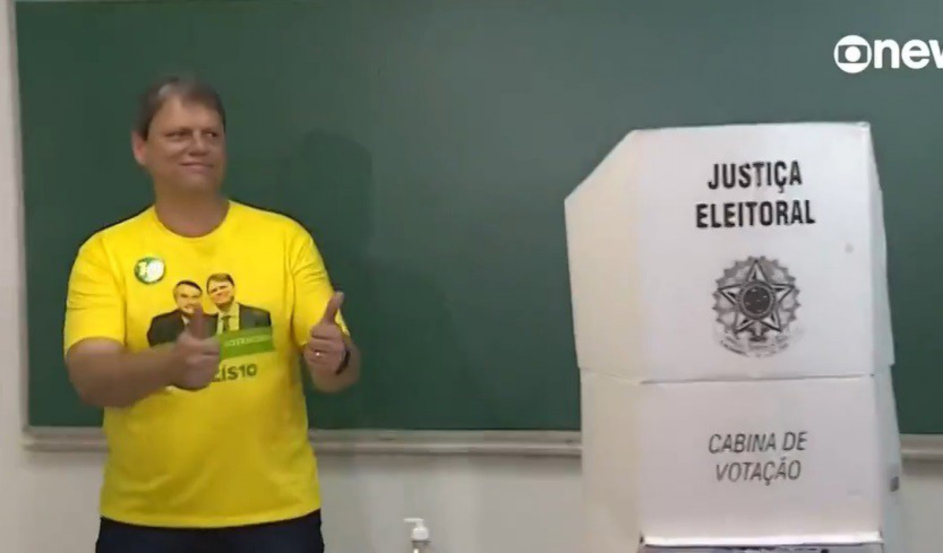 Tarcísio de Freitas vota em São José dos Campos - Reprodução de vídeo / Globonews