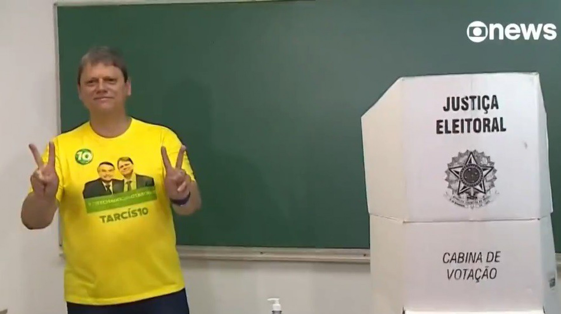 Tarcísio de Freitas vota em São José dos Campos - Reprodução de vídeo / Globonews