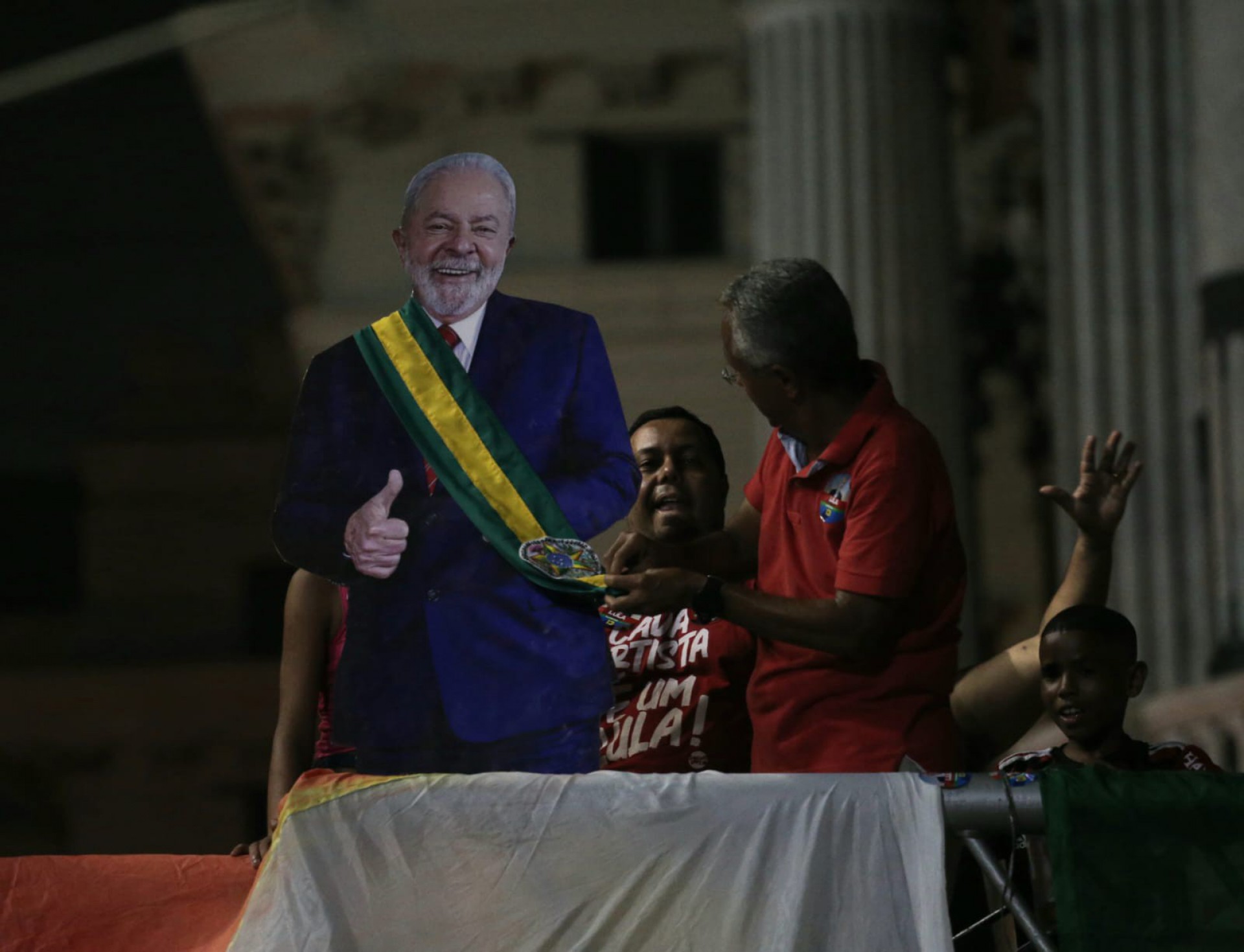 Eleitores de Lula festejam vitória na Cinelândia - Cleber Mendes / Agência O Dia
