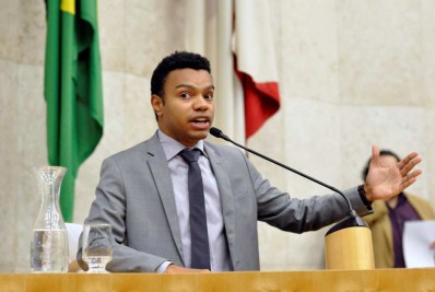 Fernando Holiday não aceita resultado da eleição e se junta a caminhoneiros em tentativa de golpe 