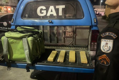 Dupla é presa com 4kg de maconha em Cabo Frio; droga era comprada em Juiz de Fora, em Minas Gerais
