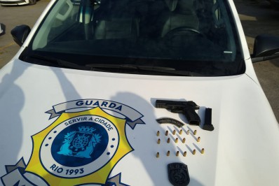 Guardas municipais encontram arma em via da Barra da Tijuca