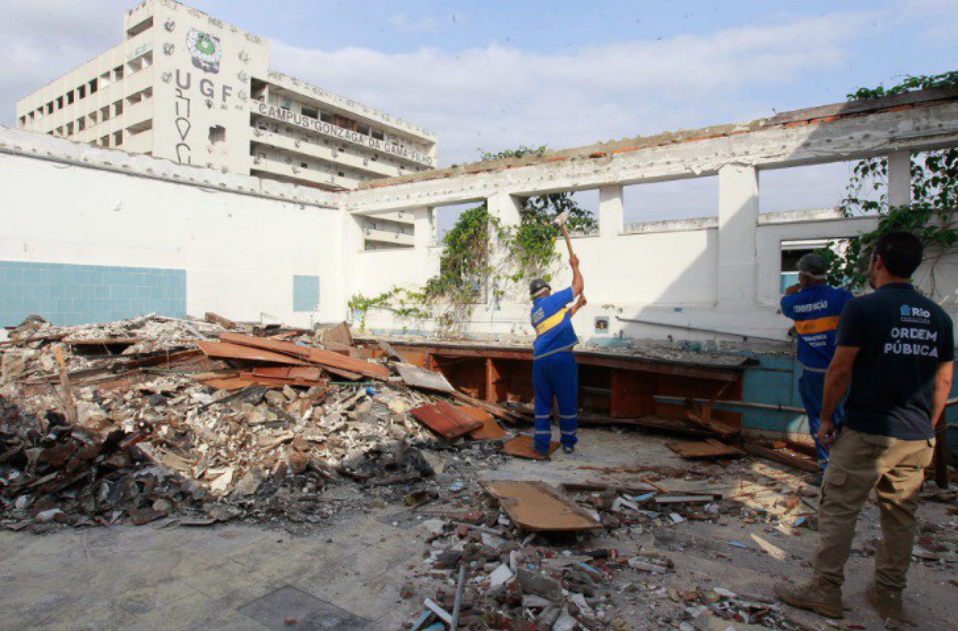 Processo de demolição começou pelo imóvel da universidade onde ficava a faculdade de medicina - Reginaldo Pimenta / Agência O Dia