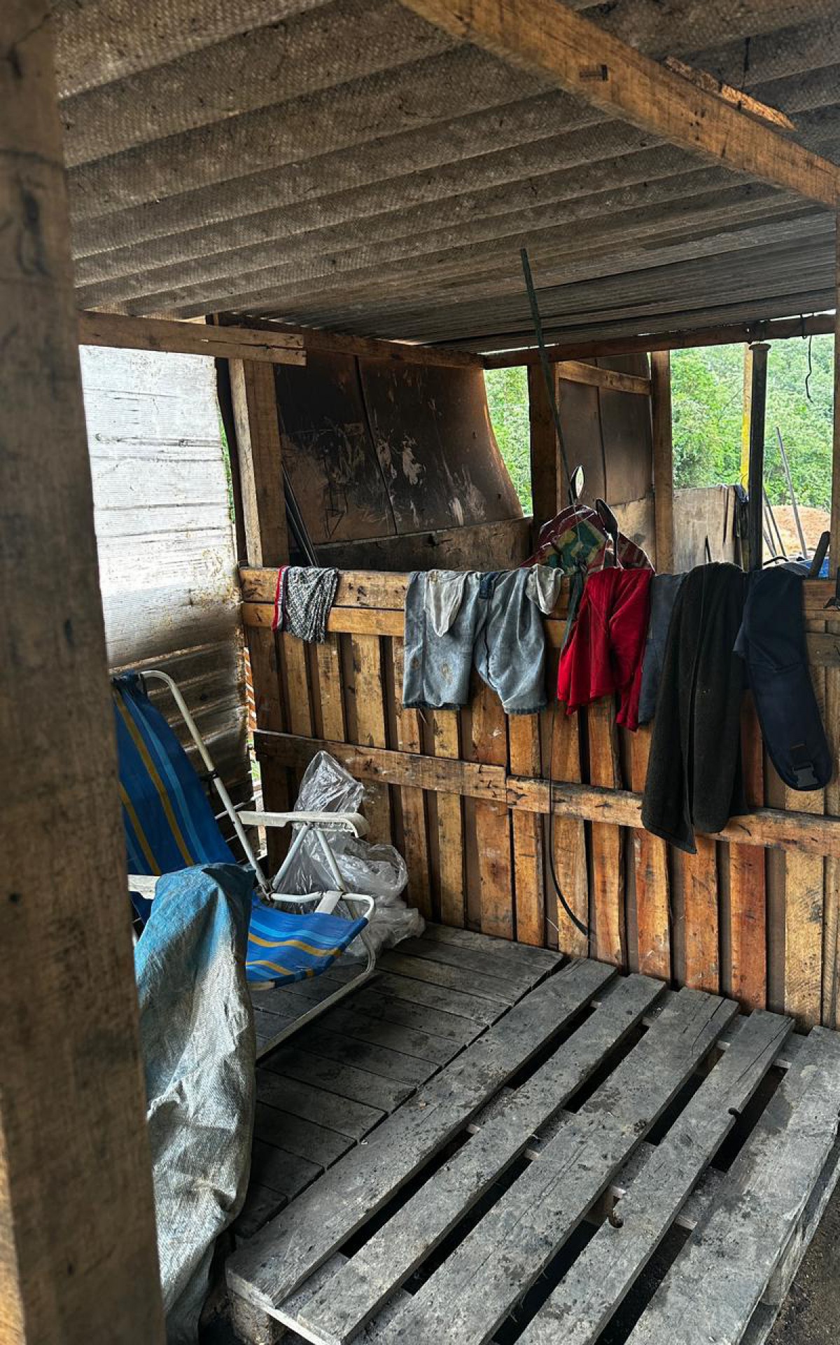 Carvoaria clandestina operava no bairro Parque Capivari, em Duque de Caxias - Divulgação / PMERJ