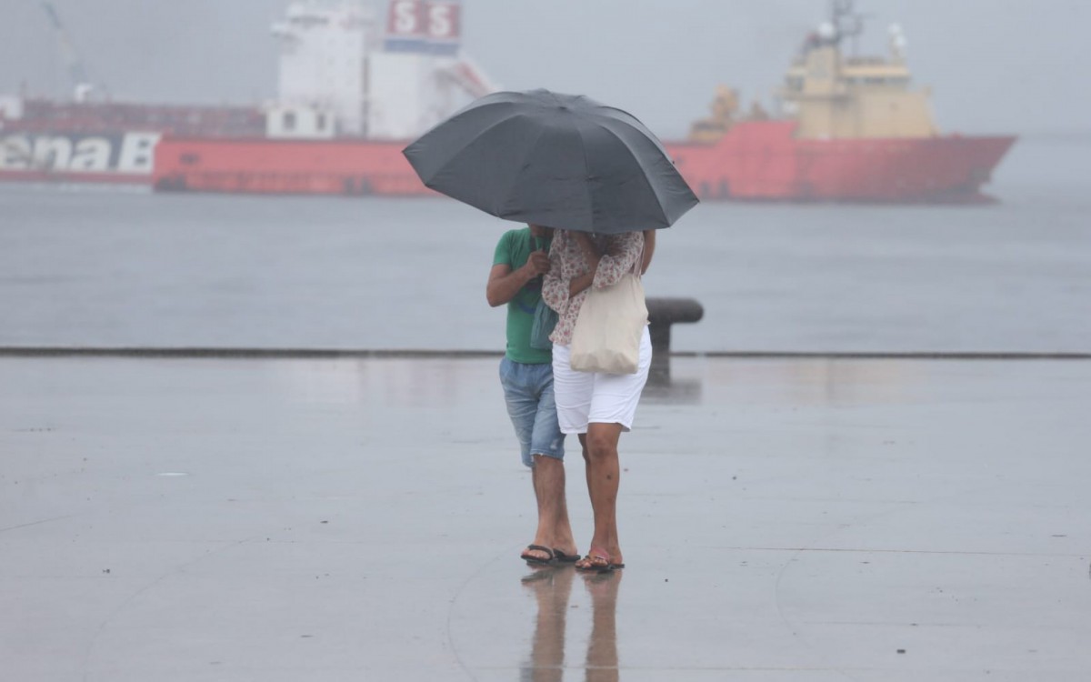 Chuva moderada atinge a cidade nesta terça-feira - Cleber Mendes / Agência O Dia