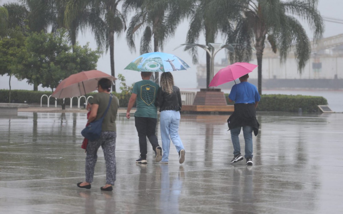 Chuva moderada atinge a cidade nesta terça-feira - Cleber Mendes / Agência O Dia