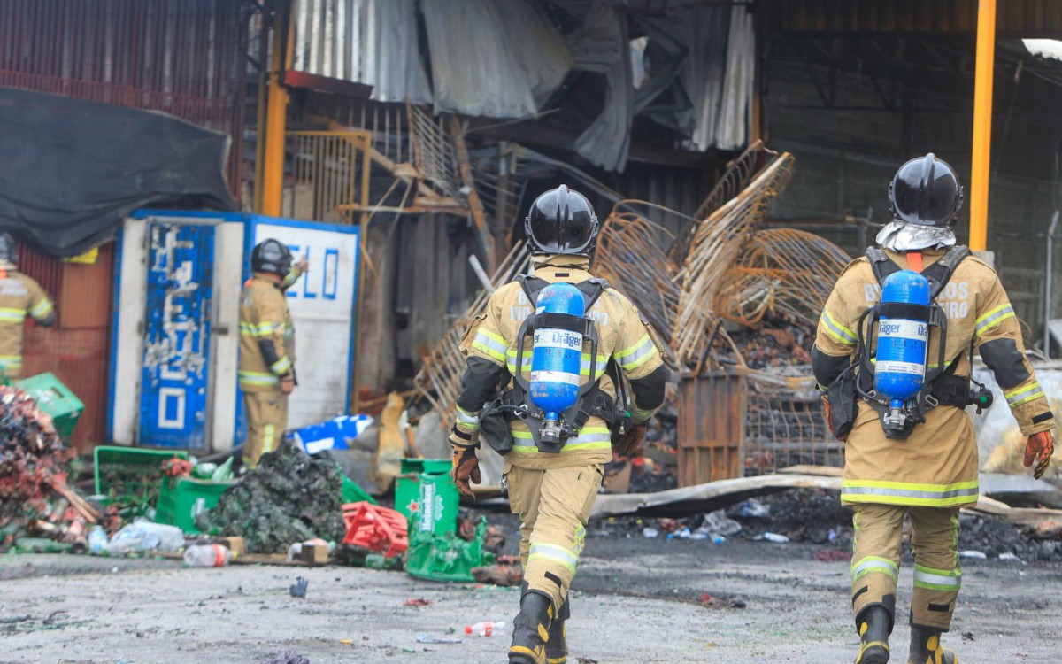 Corpo de Bombeiros seguem trabalhando no Ceasa