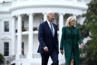 Lula recebe cumprimento e aceno rápido de Biden, um provável aliado