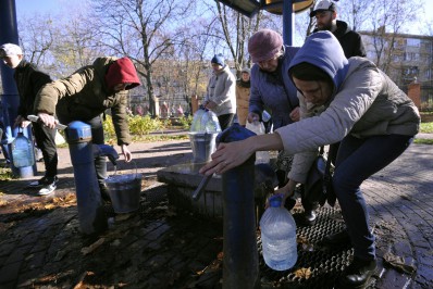 Kiev restabelece o fornecimento de água e de energia elétrica após ataques russos