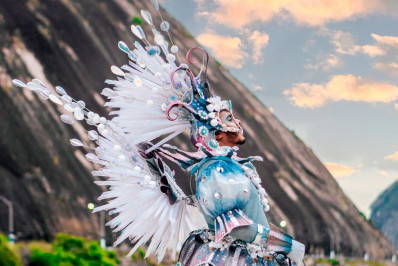 Viradouro abre vendas de fantasias da única ala comercial para 2023