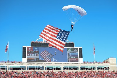 EUA e Emirados Árabes destinarão US$ 100 bilhões para promover energias limpas