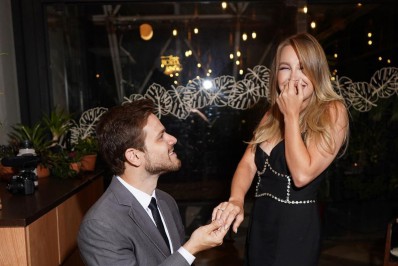 Carla Diaz é pedida em casamento por Felipe Becari: 'Que seja eterno e verdadeiro'