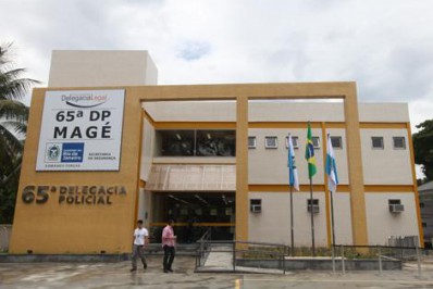 Golpista é preso em Magé tentando acessar celular de vítima