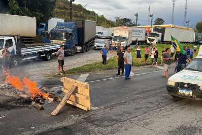 PRF faz 460 liberações de pistas no país, com 438 multas