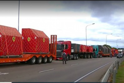 Ato contra derrota de Bolsonaro bloqueia comboio com equipamentos da Ferrari para o GP do Brasil