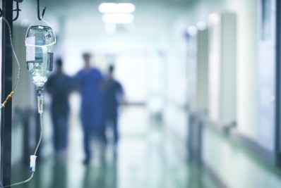 Italiana passa por cirurgia para retirar tumor de 70 kg no abdômen