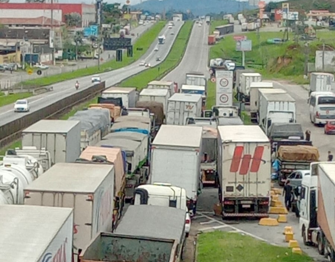 Dutra segue parcialmente bloqueada em Resende
