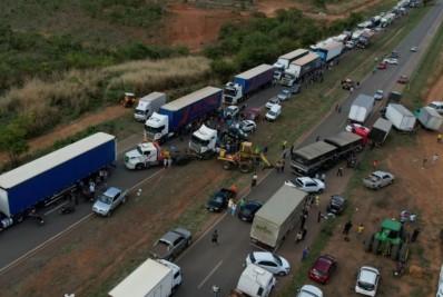 Estradas seguem bloqueadas com manifestações de caminhoneiros bolsonaristas