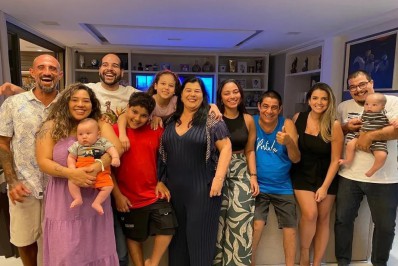 Em família, Zeca Pagodinho comemora aniversário da esposa: 'Muita saúde e amor!'