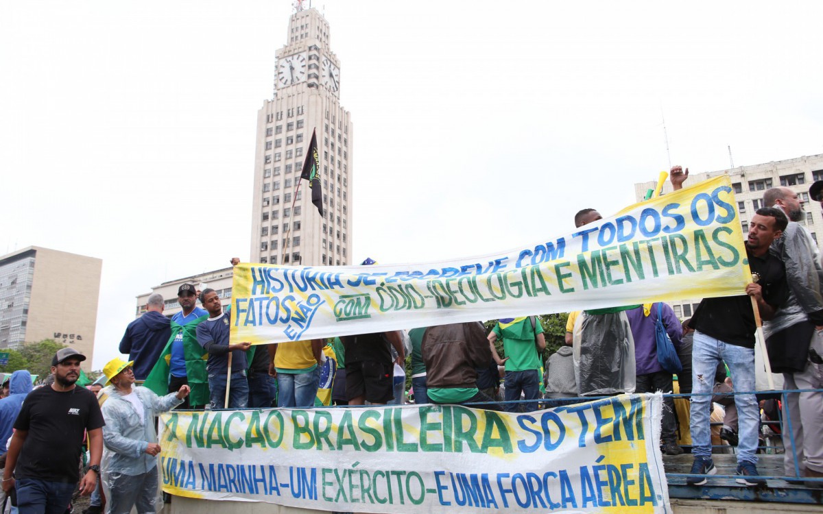 Apoiadores de Jair Bolsonaro fazem protesto na Presidente Vargas, no Centro da Cidade do Rio de Janeiro, nesta Quarta-Feira. (02/11)