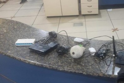 PMs trocam tiros com bandidos no morro da Caixa D’Água e apreendem câmeras instaladas pelo tráfico na comunidade