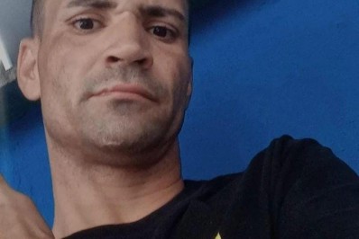 'É muito triste, estamos sem chão' diz irmão de Charles Conceição, morto ao cair de ônibus em movimento