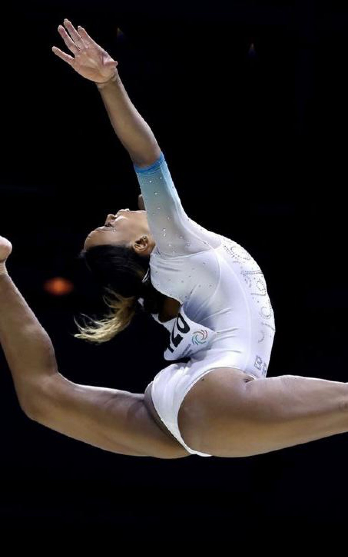 Flávia Saraiva e Rebeca Andrade disputarão finais no Mundial