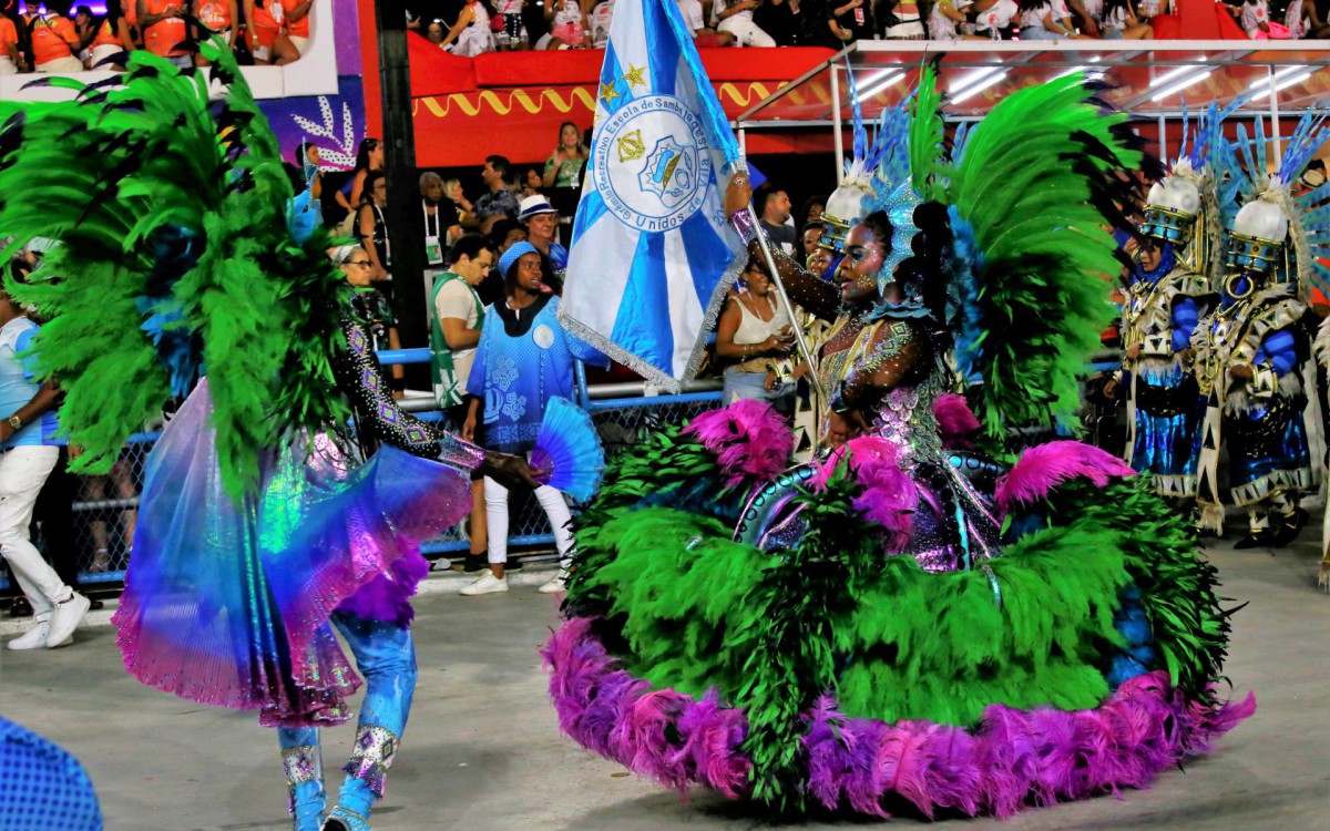 Casal de Mestre Sala e Porta Bandeira