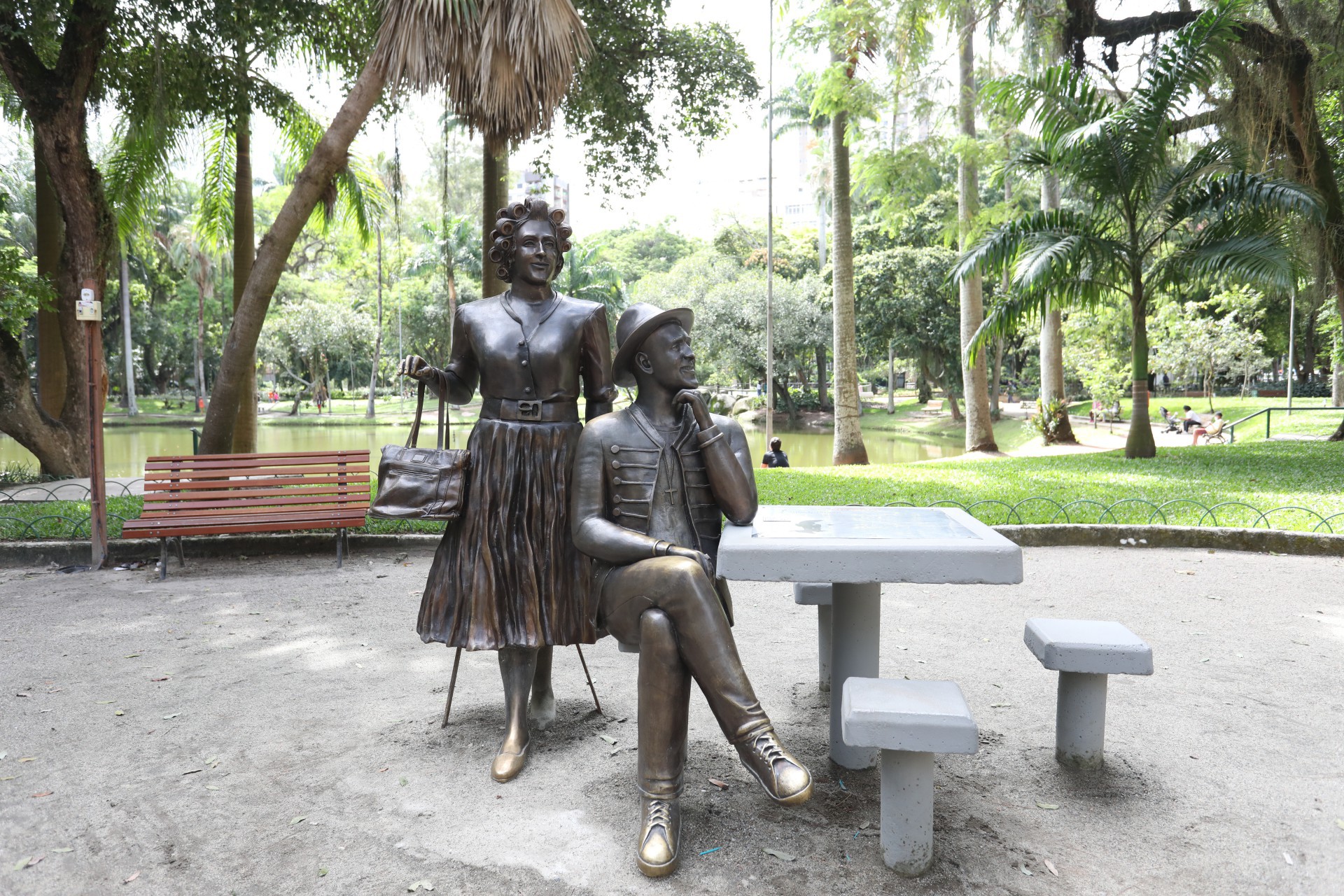 Estátua do humorista Paulo Gustavo no Campo de São Bento em Niteroi . - Pedro Ivo/Agência O Dia