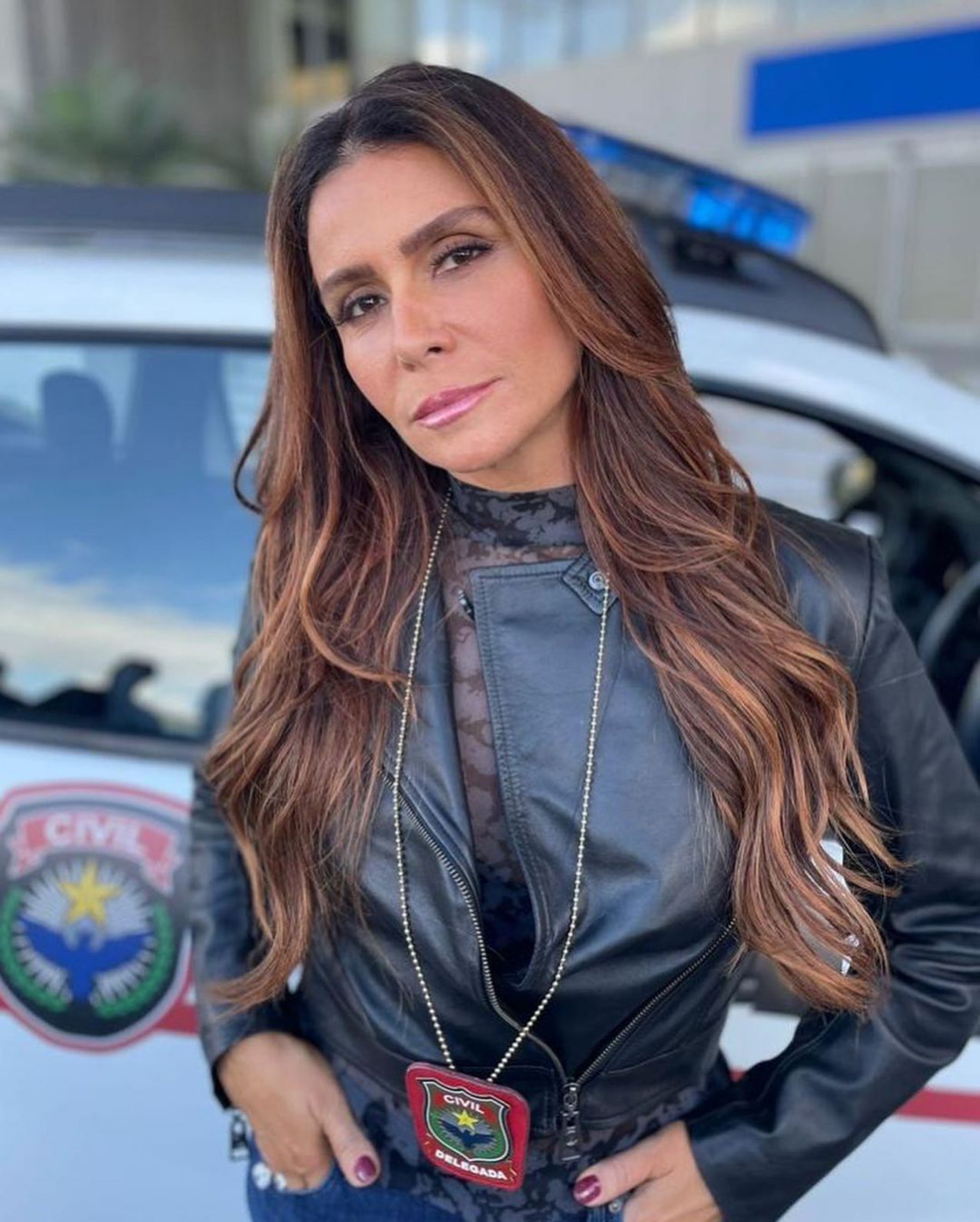 Giovanna Antonelli caracterizada como a delegada Helô, de 'Travessia' - Reprodução Internet