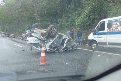 Mulher morre atropelada após tentar ajudar vítimas de acidente na BR-040