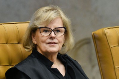 Rosa Weber afirma que STF segue 'firme e vigilante' na defesa da democracia