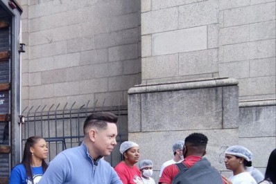 Amor em Ação atende a moradores de rua. Projeto do Bispo Bruno Leonardo distribui 1.200 refeições